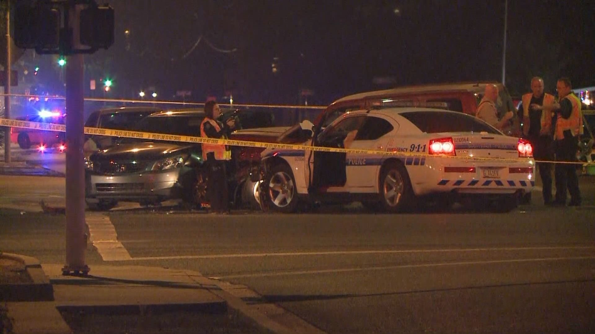 2, including police officer, hurt in Scottsdale crash